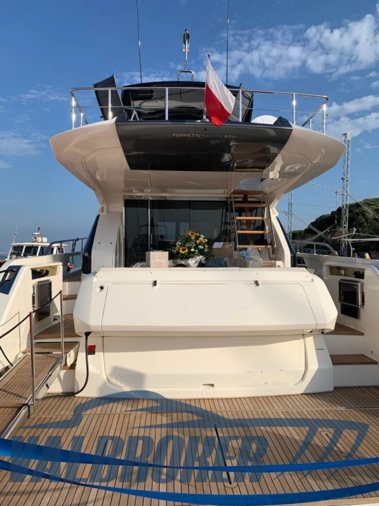 Ferretti 670 usado à venda