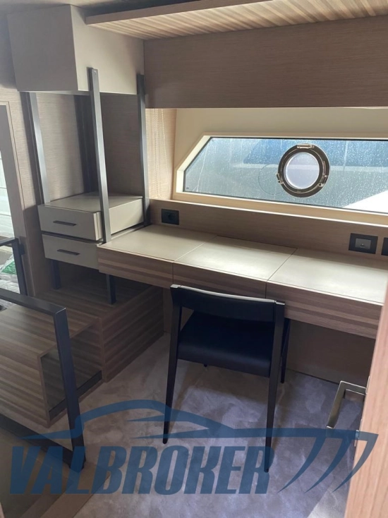 Ferretti 670 usado à venda
