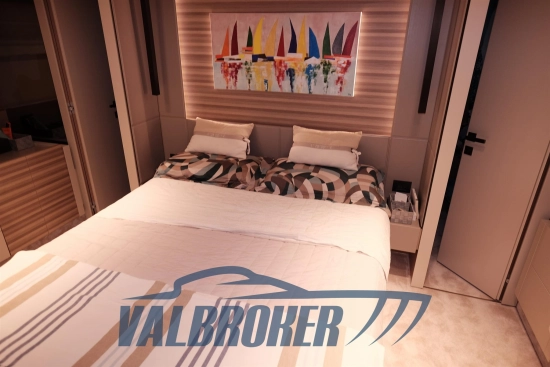 Ferretti 670 usado à venda