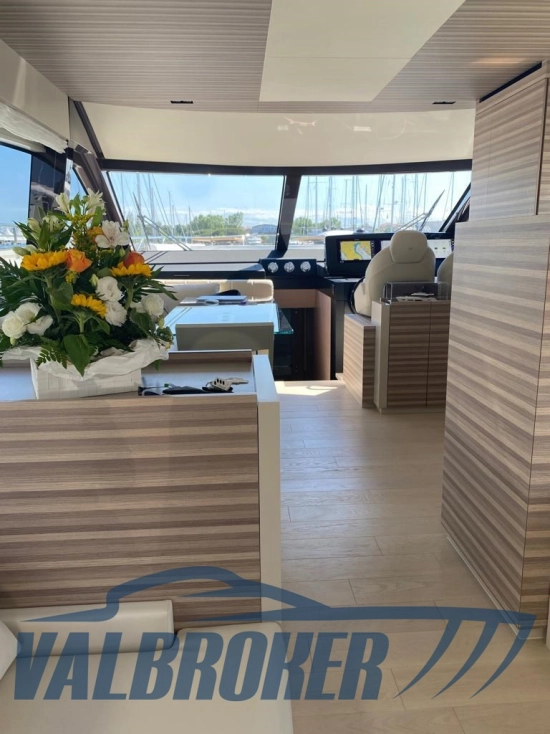 Ferretti 670 usado à venda