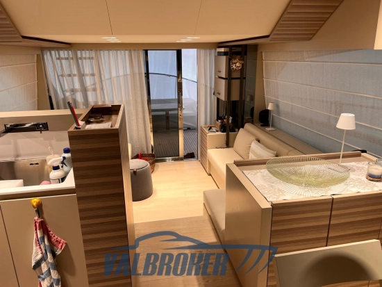 Ferretti 670 usado à venda