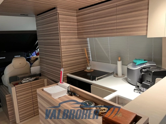 Ferretti 670 usado à venda