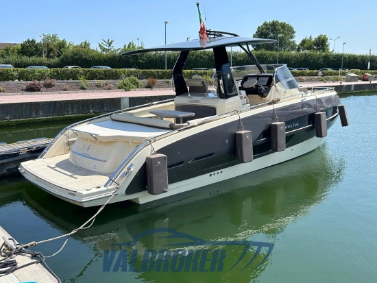 Invictus Yacht GT320 usata in vendita