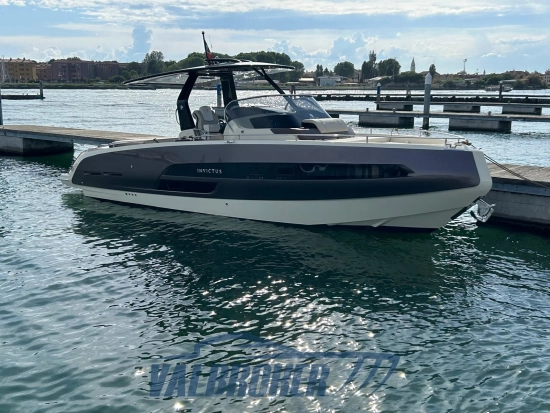Invictus Yacht GT320 usata in vendita