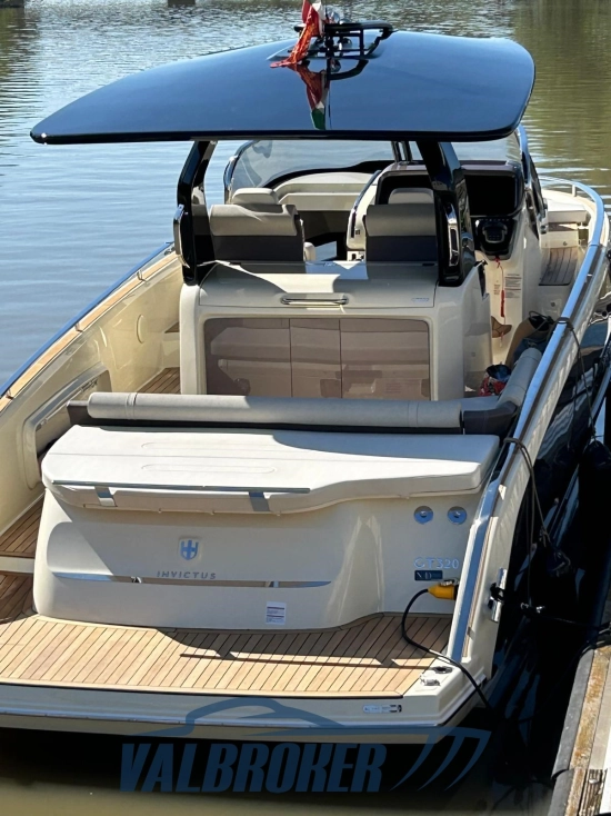 Invictus Yacht GT320 usata in vendita