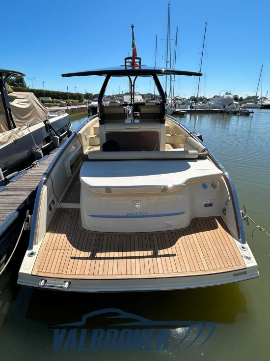 Invictus Yacht GT320 usata in vendita