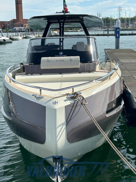 Invictus Yacht GT320 usata in vendita
