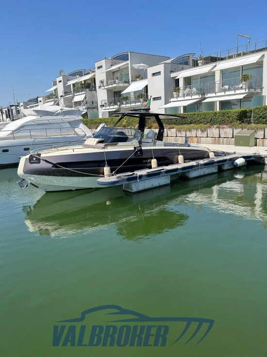 Invictus Yacht GT320 usata in vendita