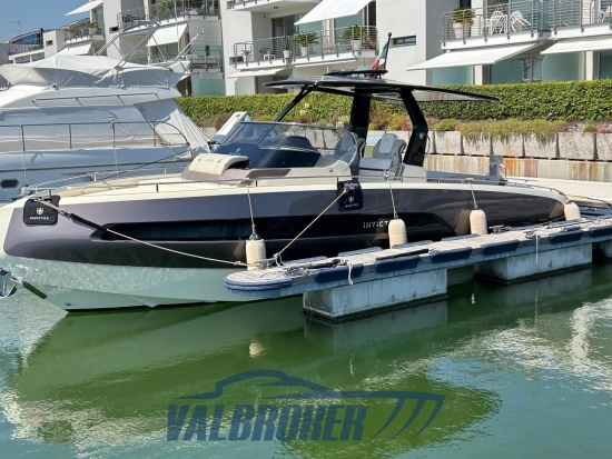 Invictus Yacht GT320 usata in vendita