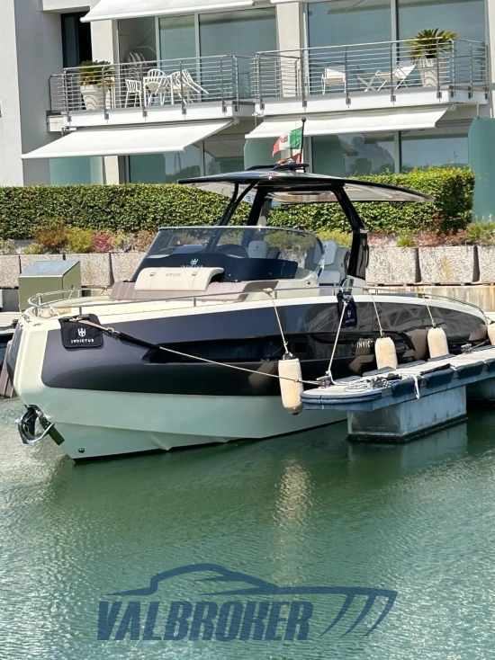 Invictus Yacht GT320 usata in vendita