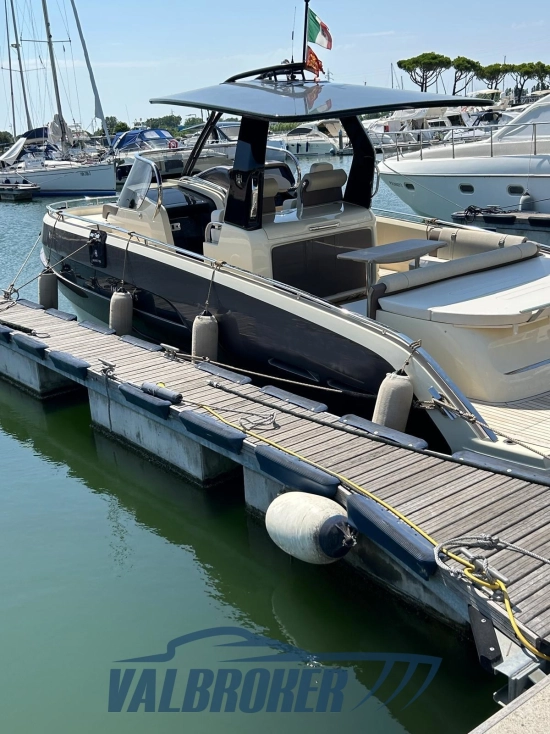 Invictus Yacht GT320 usata in vendita
