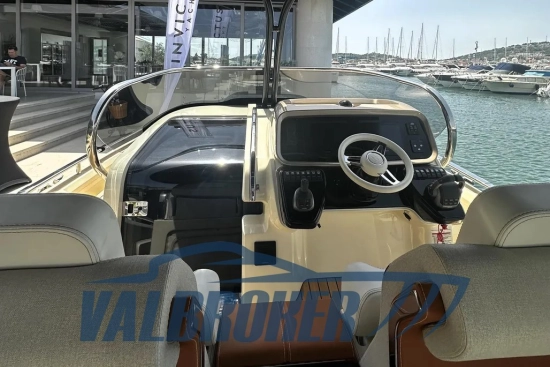 Invictus Yacht GT320 usata in vendita