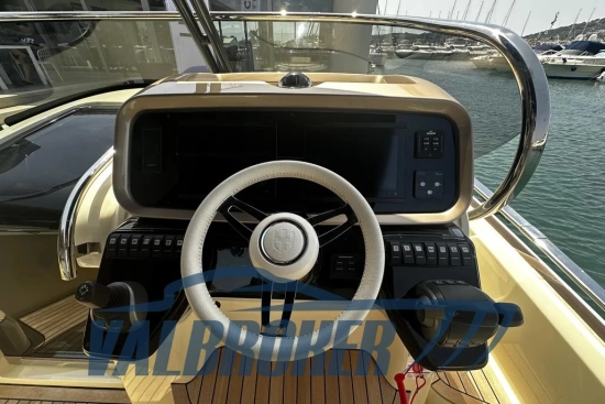 Invictus Yacht GT320 usata in vendita