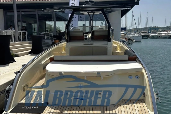 Invictus Yacht GT320 usata in vendita