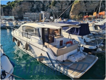 Sealine C330 usata in vendita