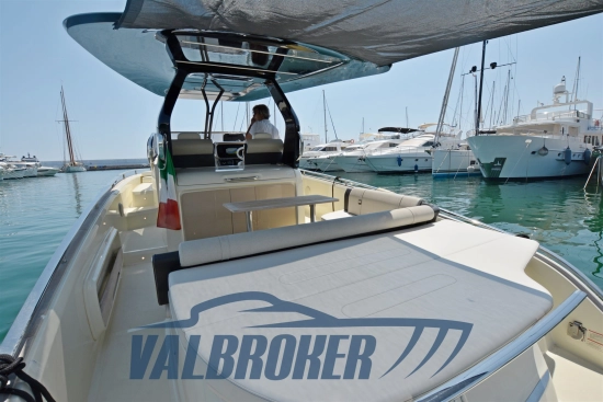 Invictus Yacht GT320 usado à venda