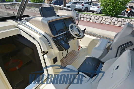 Invictus Yacht GT320 usado à venda