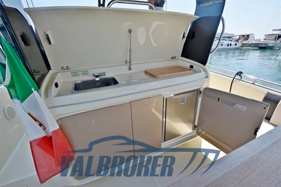 Invictus Yacht GT320 usado à venda