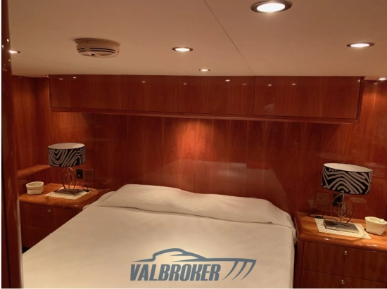 Hatteras Yachts 70 Convertible usata in vendita