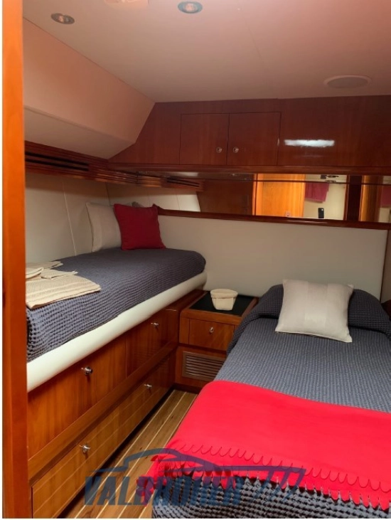 Hatteras Yachts 70 Convertible usata in vendita