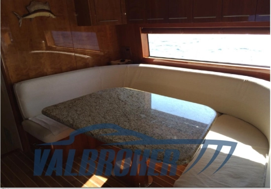 Hatteras Yachts 70 Convertible usata in vendita