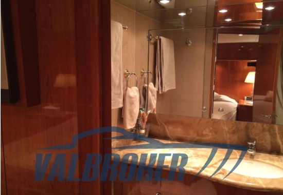 Hatteras Yachts 70 Convertible usata in vendita
