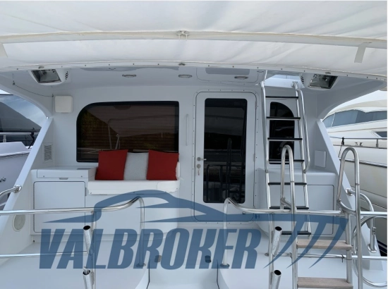 Hatteras Yachts 70 Convertible usata in vendita