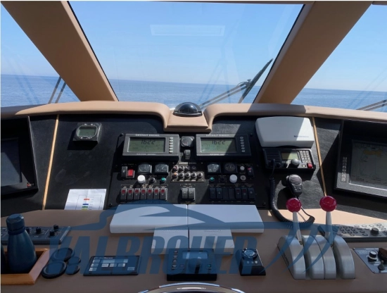 Hatteras Yachts 70 Convertible usata in vendita