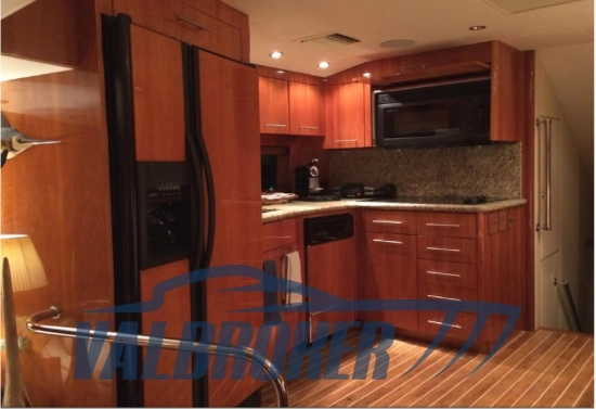 Hatteras Yachts 70 Convertible usata in vendita
