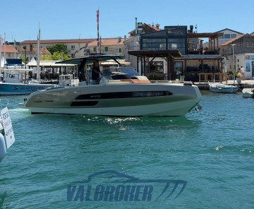 Invictus Yacht GT320 usado à venda