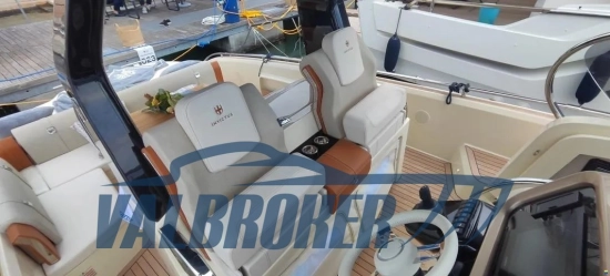Invictus Yacht GT320 usado à venda