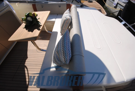 Invictus Yacht GT320 usado à venda