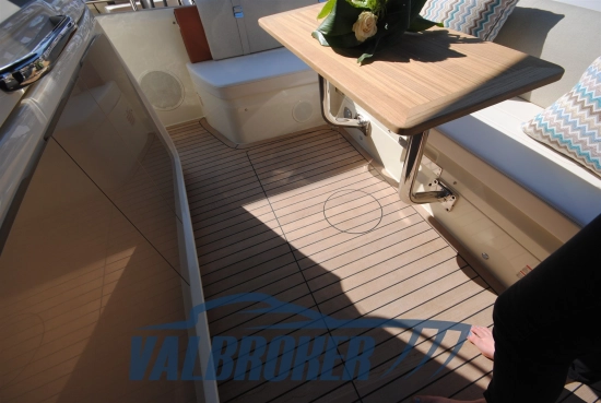 Invictus Yacht GT320 usado à venda