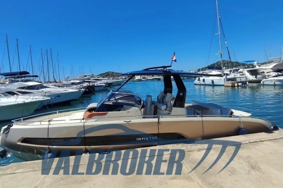 Invictus Yacht GT320 usado à venda