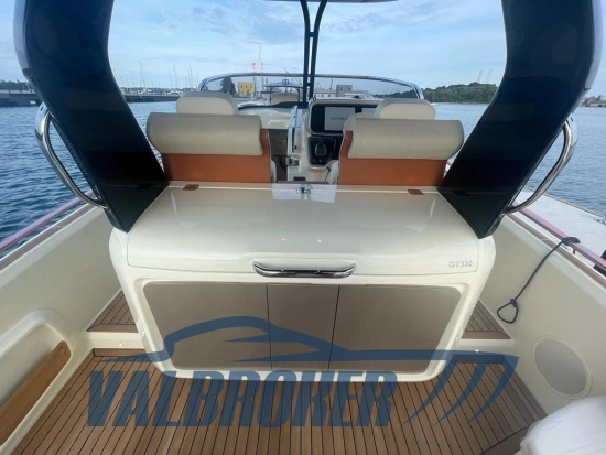 Invictus Yacht GT320 usado à venda