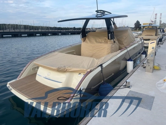 Invictus Yacht GT320 usado à venda
