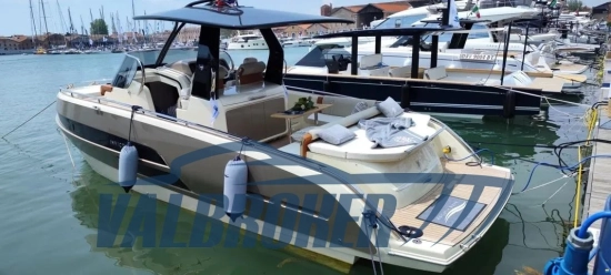Invictus Yacht GT320 usado à venda