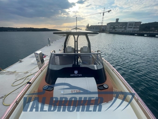 Invictus Yacht GT320 usado à venda
