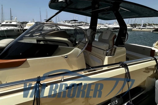 Invictus Yacht GT320 usado à venda