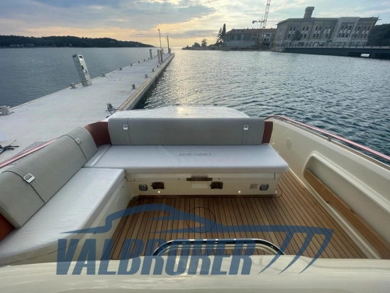 Invictus Yacht GT320 usado à venda