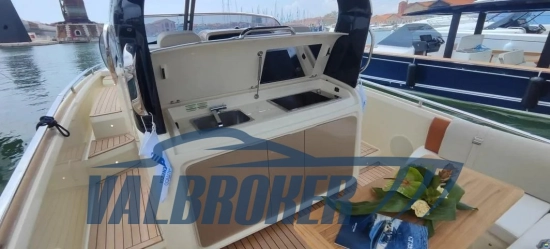 Invictus Yacht GT320 de segunda mano en venta