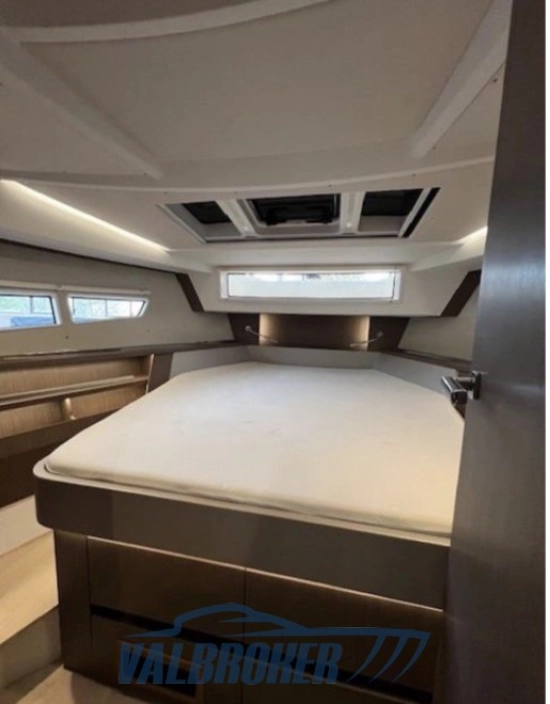 Sealine C335V de segunda mano en venta