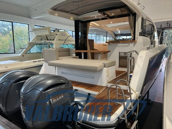 Sealine C335V de segunda mano en venta