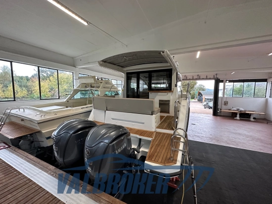 Sealine C335V de segunda mano en venta