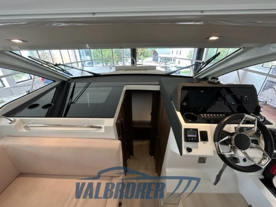 Sealine C335V de segunda mano en venta