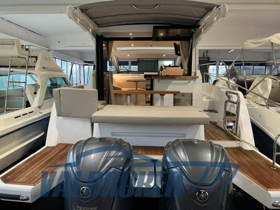 Sealine C335V de segunda mano en venta