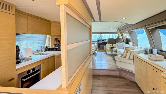 Ferretti 690 usado à venda