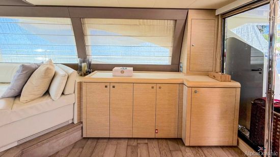 Ferretti 690 usado à venda