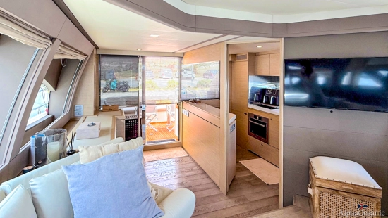 Ferretti 690 usado à venda