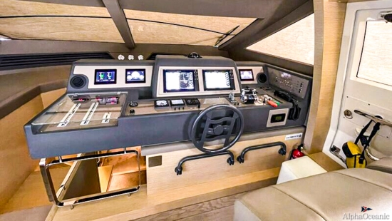 Ferretti 690 usado à venda